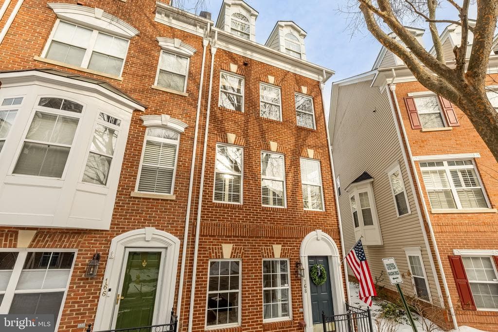168 Martin Lane photo 1