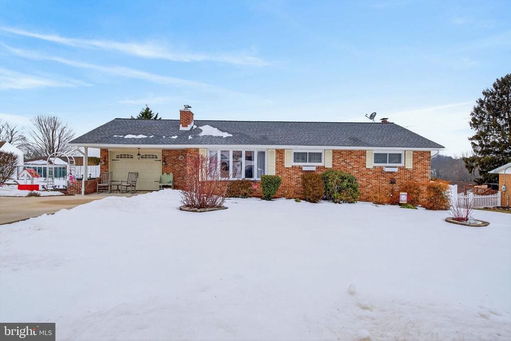 18 Woodland Drive photo 1
