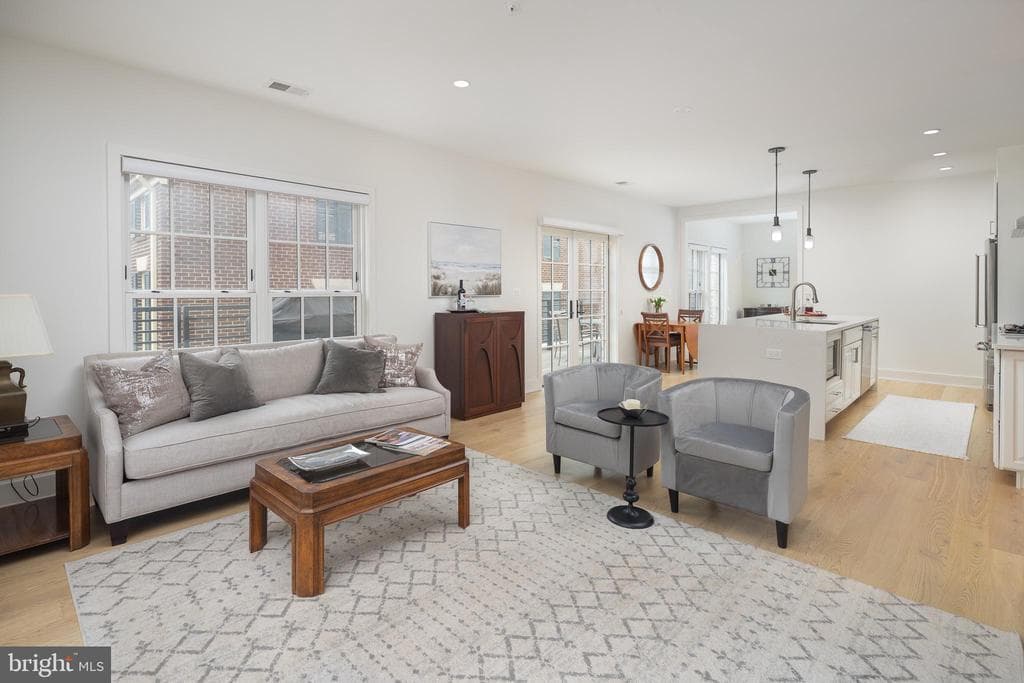 521 N Washington Street #102 photo 1