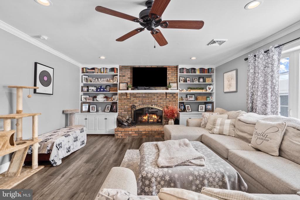 9 Honey Locust Road photo 1