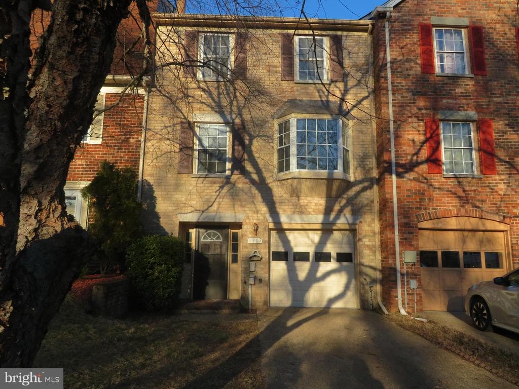 6907 Forbes Boulevard photo 1