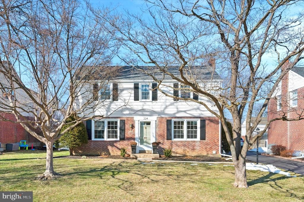 224 Farnham Road photo 1