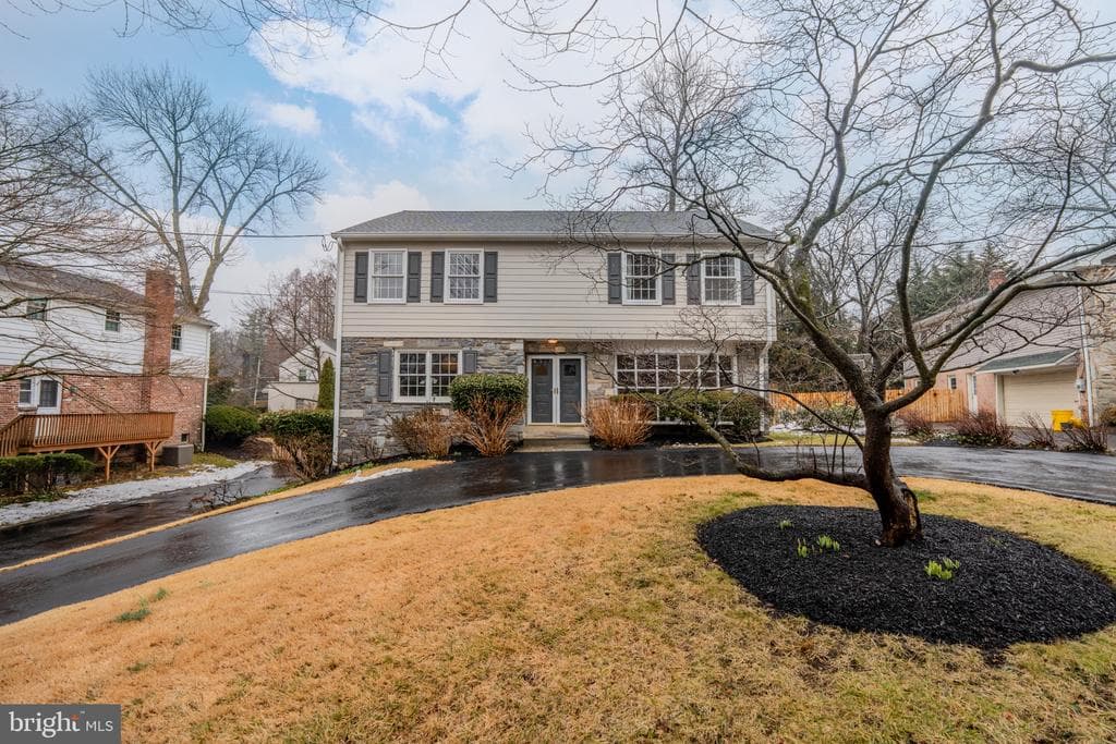 504 Sabine Circle photo 1