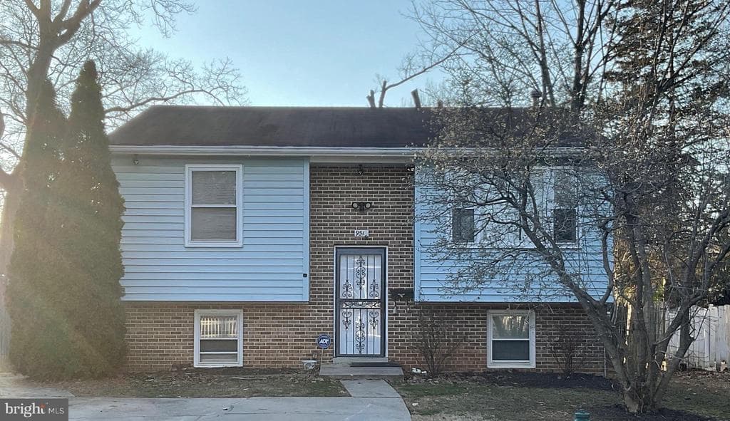 9516 51st Avenue photo 1