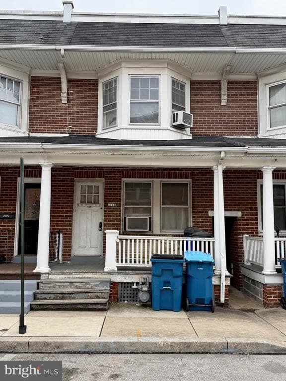 1112 W Poplar Street photo 1