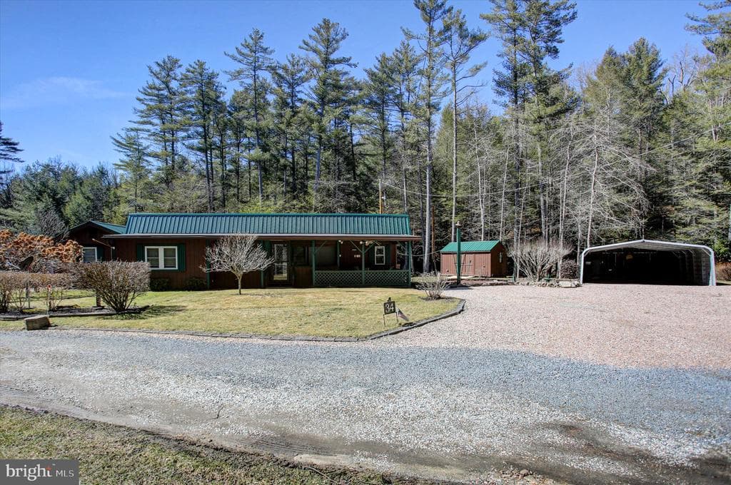 2010 Pine Grove Road photo 1