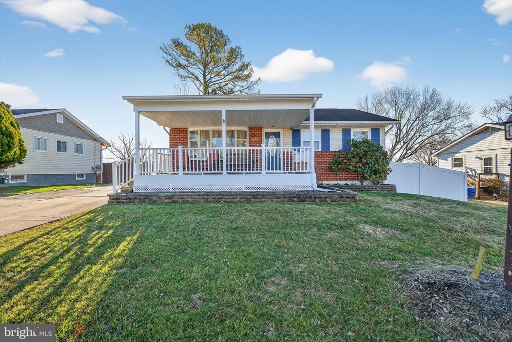 213 Stanlake Road photo 1