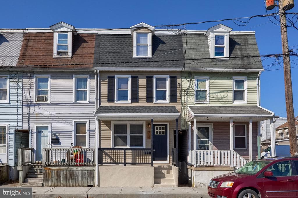 714 Plane Street photo 1