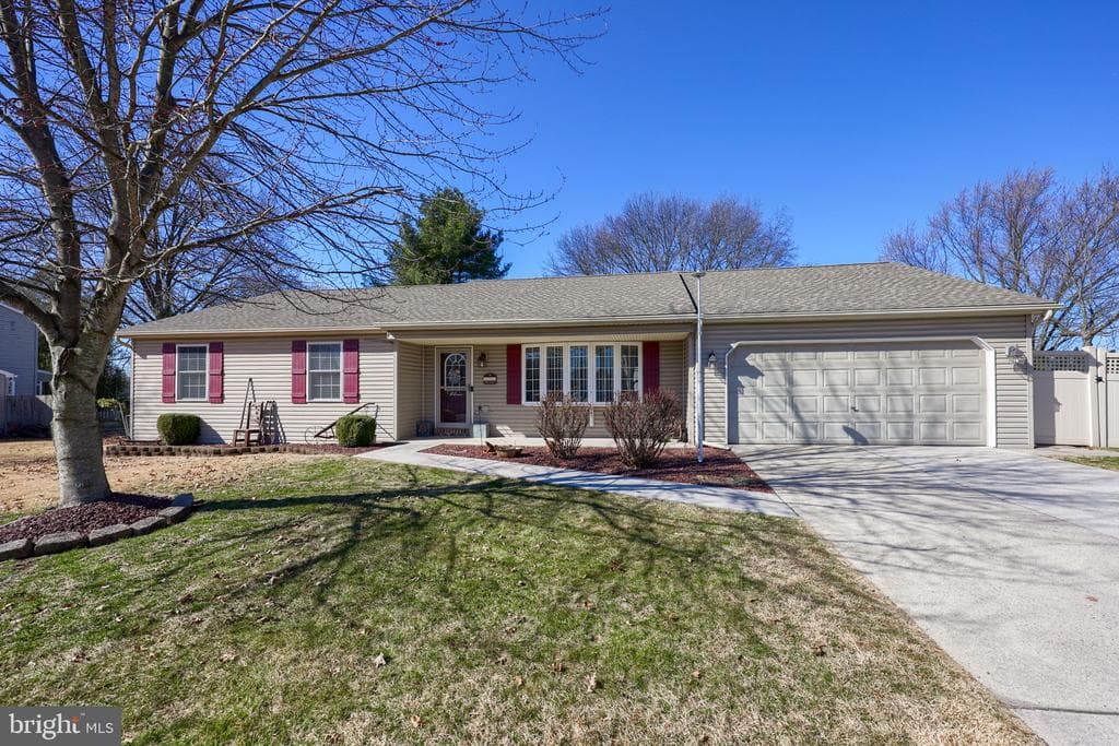 2552 Manor Road photo 1