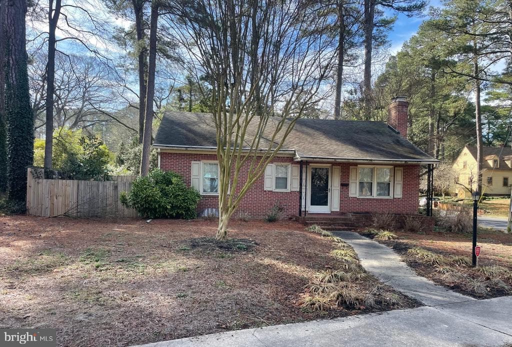 528 W College Avenue photo 1