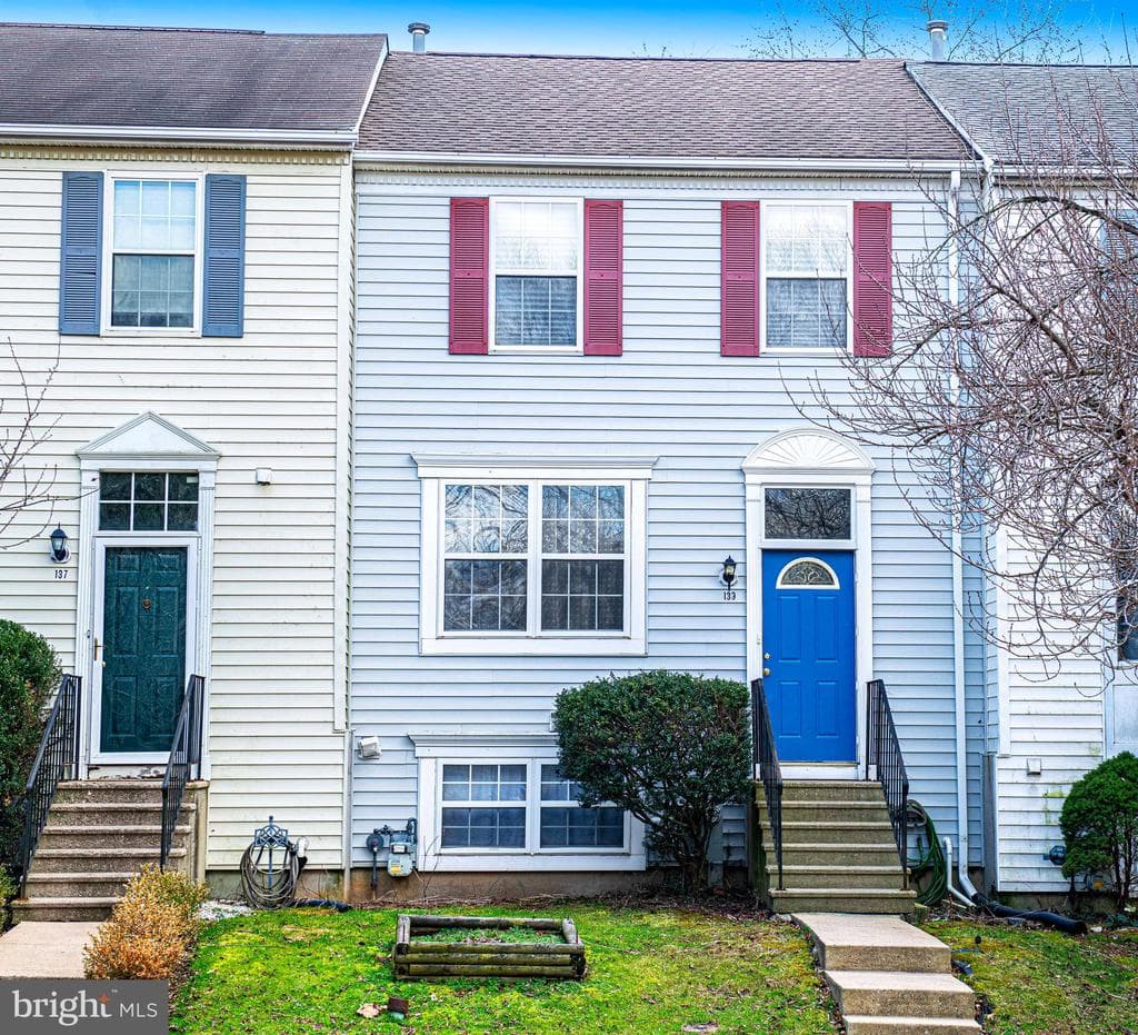 139 Remington Circle photo 1