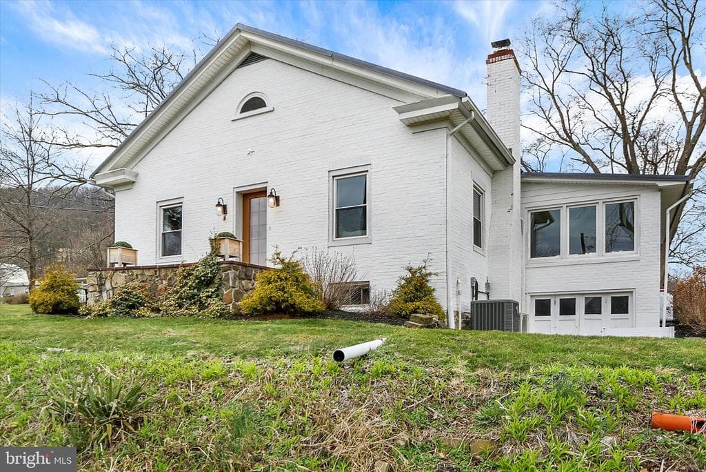 889 Pfoutz Valley Road photo 1