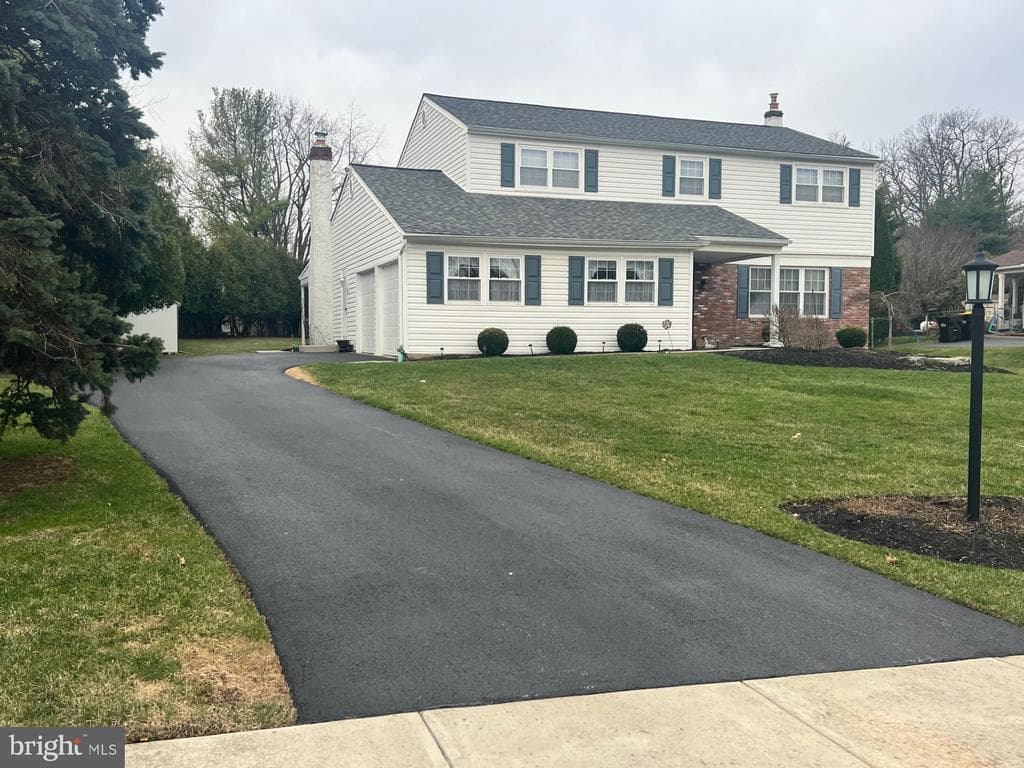 1025 Singer Lane photo 1