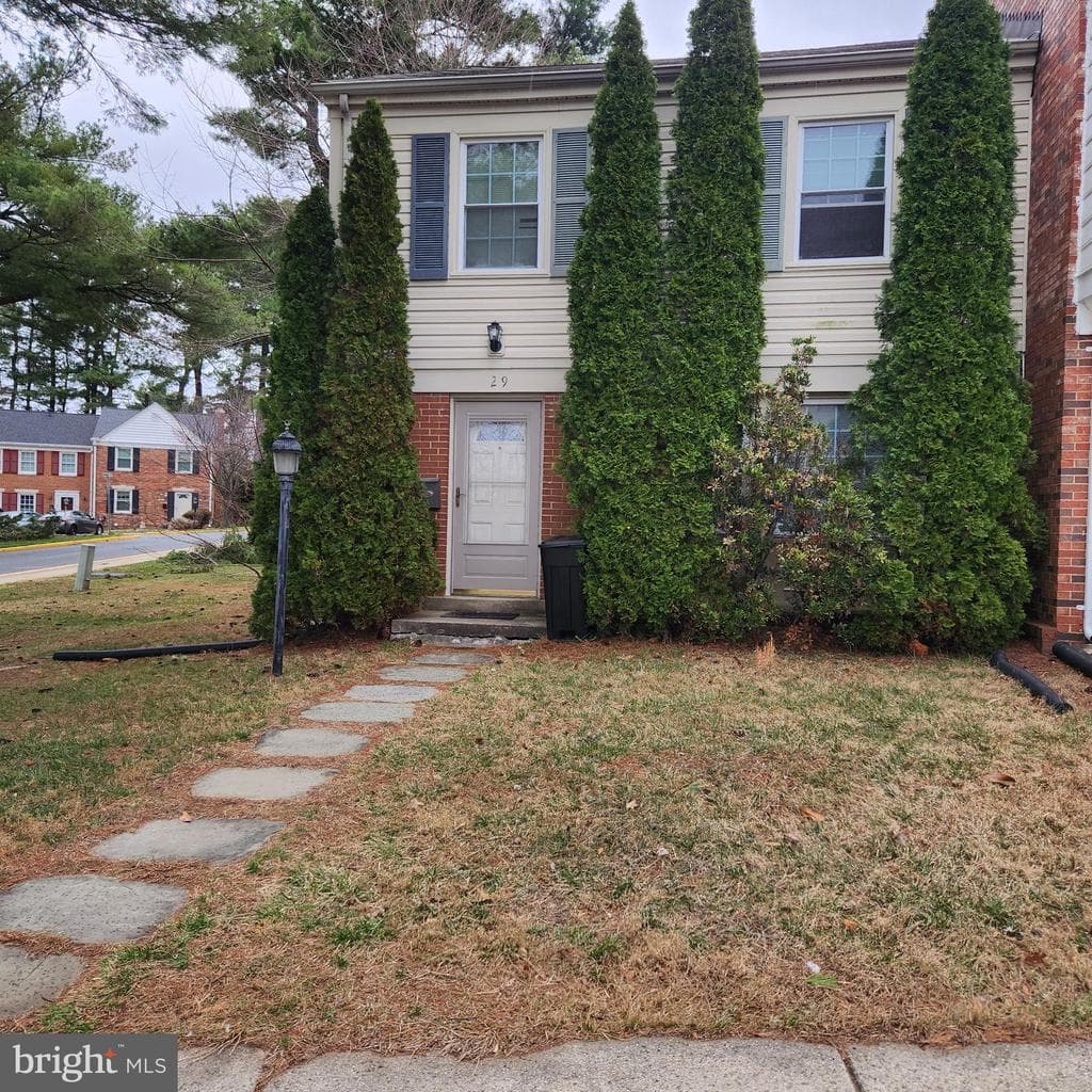 29 Fenceline Drive photo 1