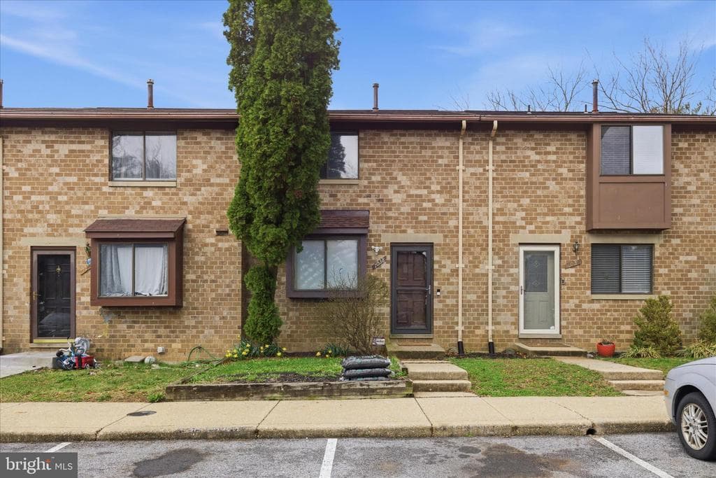 7038 Knighthood Lane photo 1