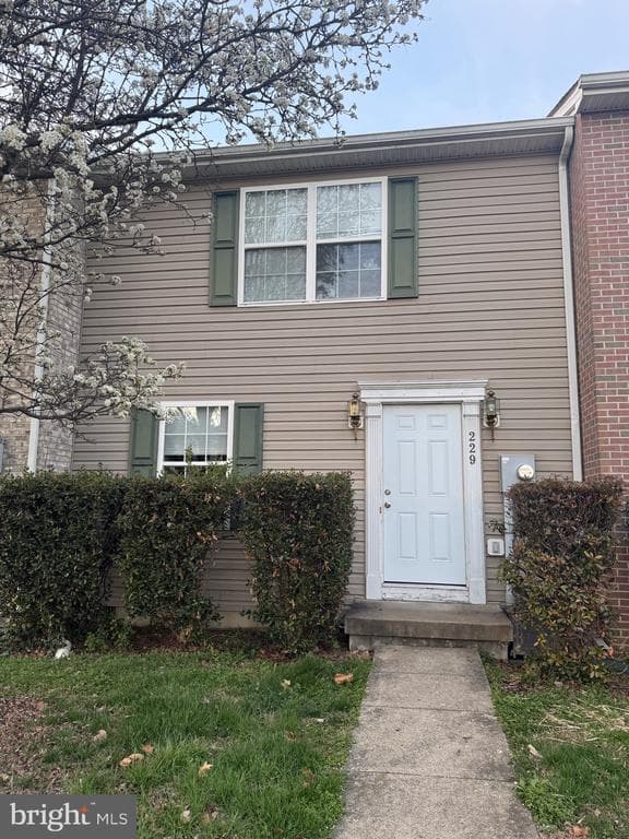 229 Surrey Club Lane photo 1