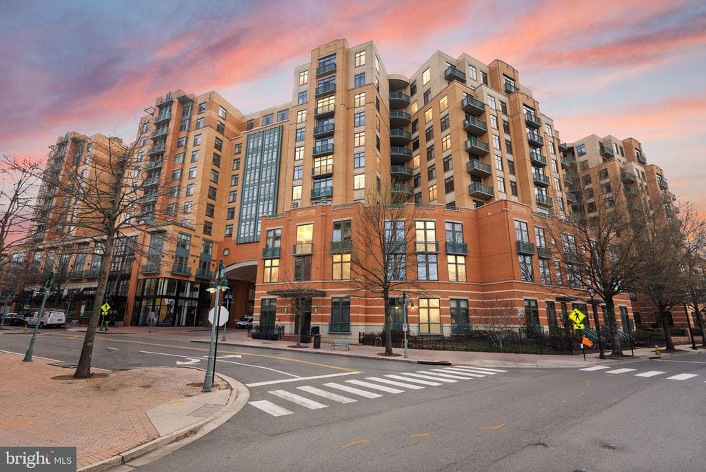2720 S Arlington Mill Drive #915 photo 1