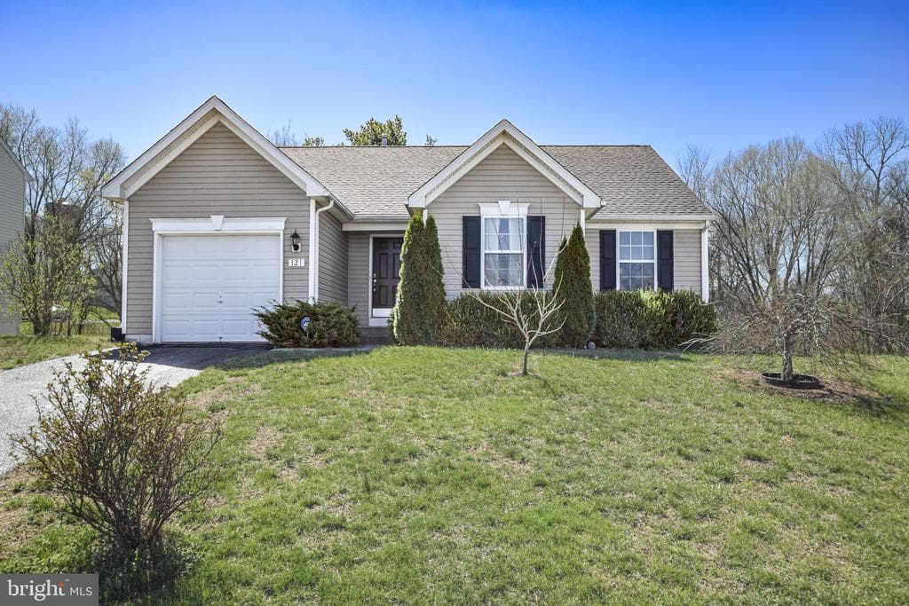 121 Equinox Way W photo 1