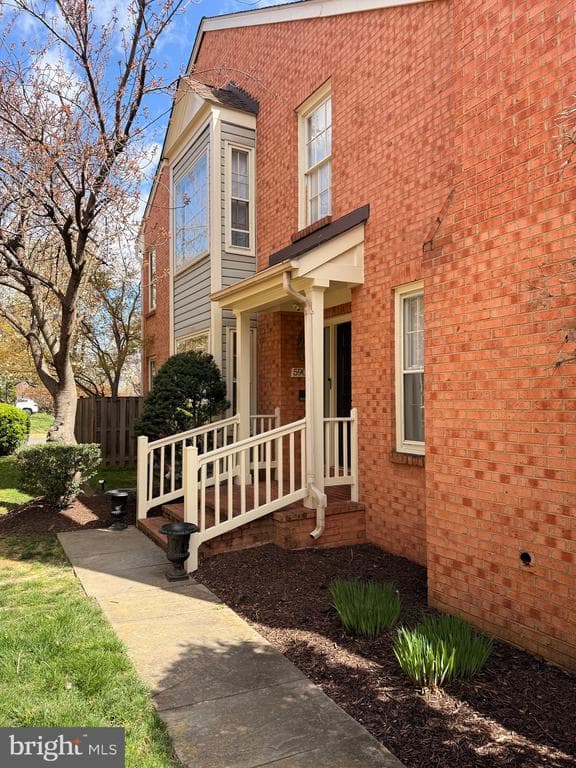 5908 Sandbrook Court photo 1