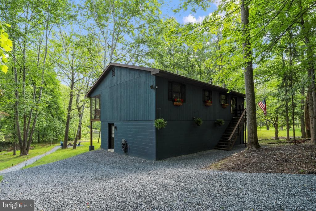 148 Amberwood Lane photo 1