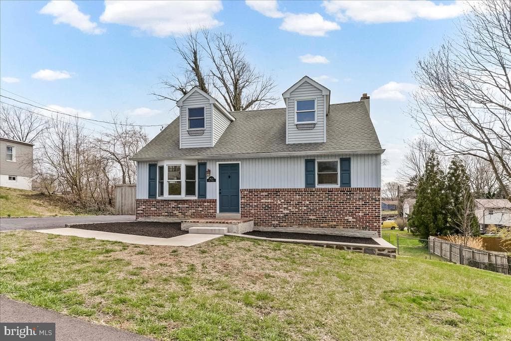 1821 Plum St photo 1