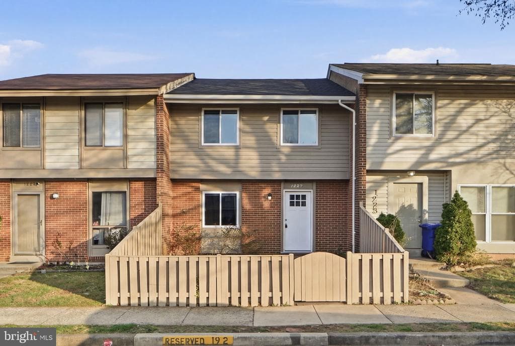 1227 Springtide Place photo 1