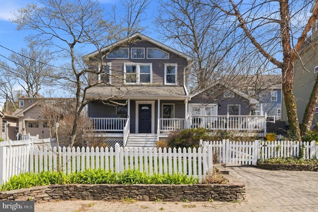 646 Shore Road photo 1