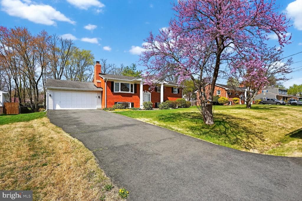 7716 Ontario Road photo 1