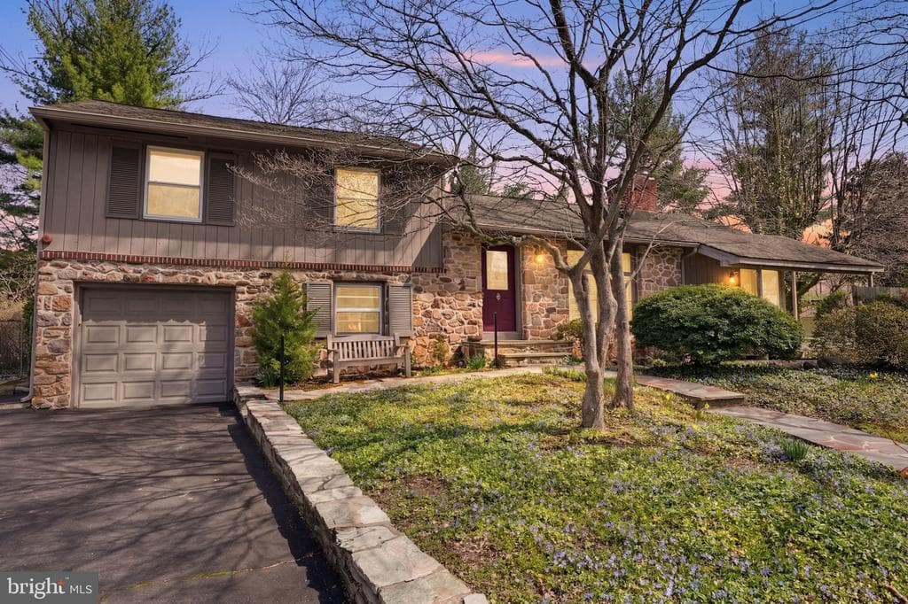 143 Pinehill Road photo 1