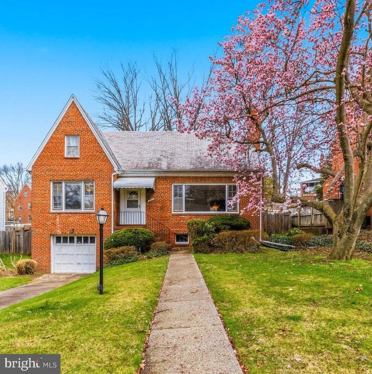 1327 Leegate Road NW photo 1