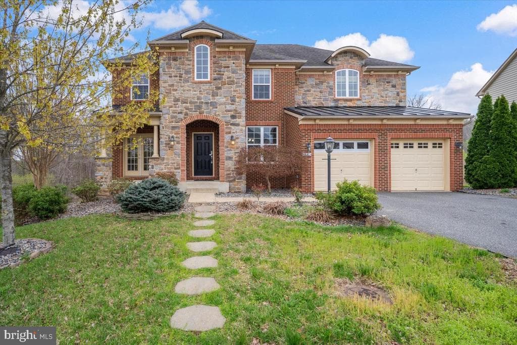 88 Coachman Circle photo 1