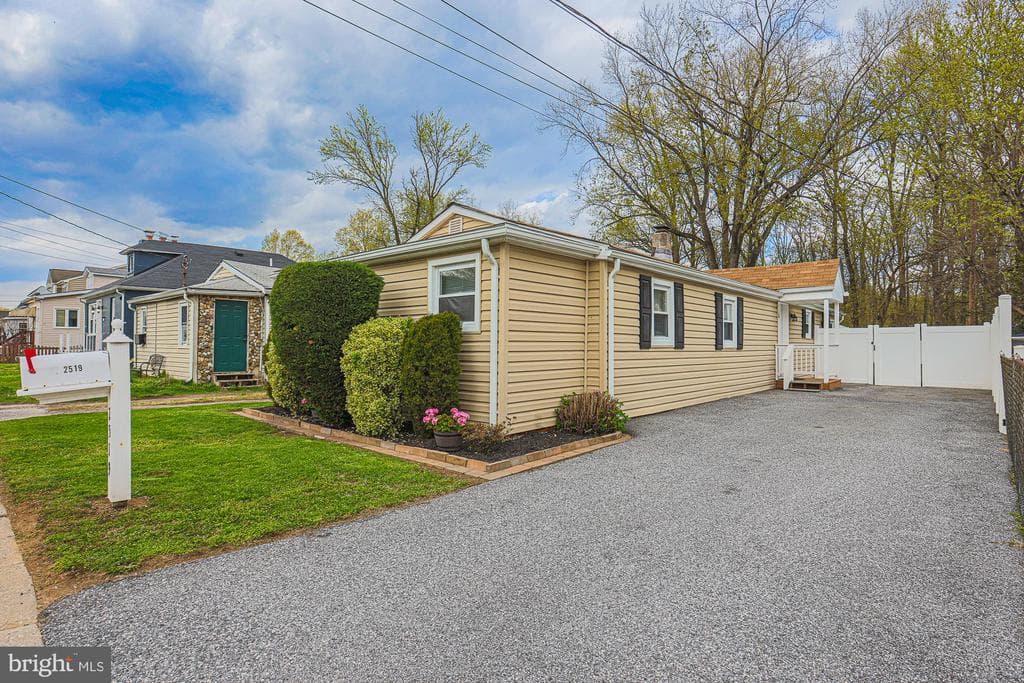 2519 Sycamore Avenue photo 1