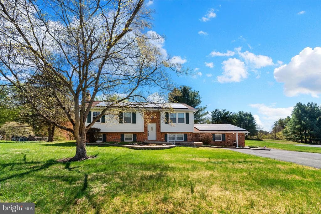 2233 Ridgemont Drive photo 1