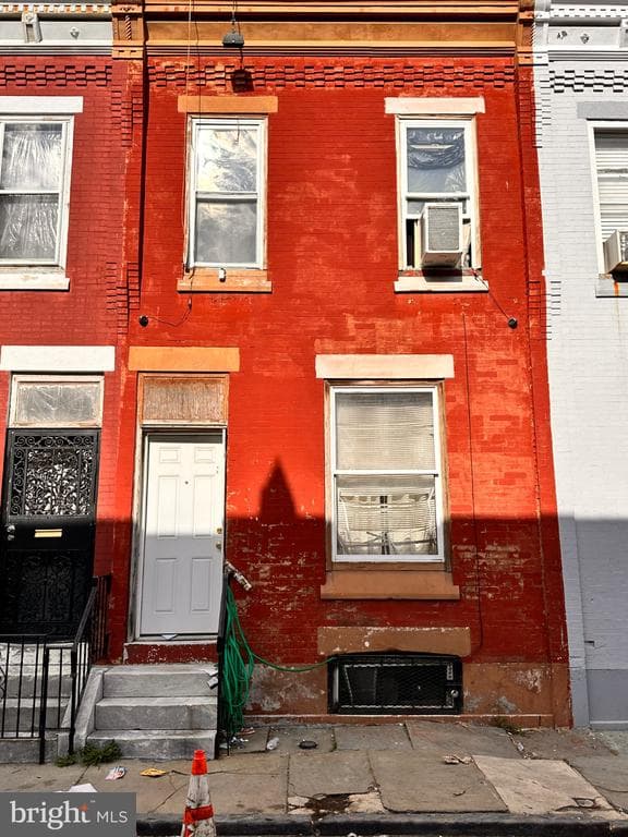 2910 N Waterloo Street photo 1