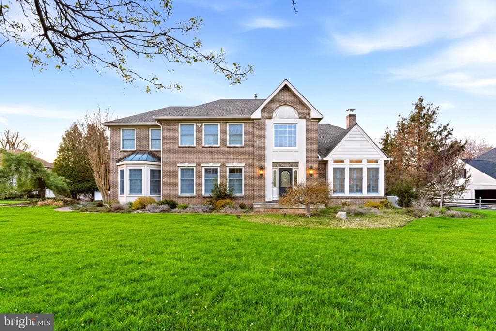 201 Wolf Lane photo 1