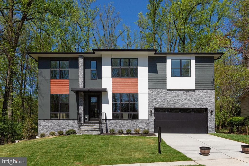 105 Yeonas Drive SW photo 1