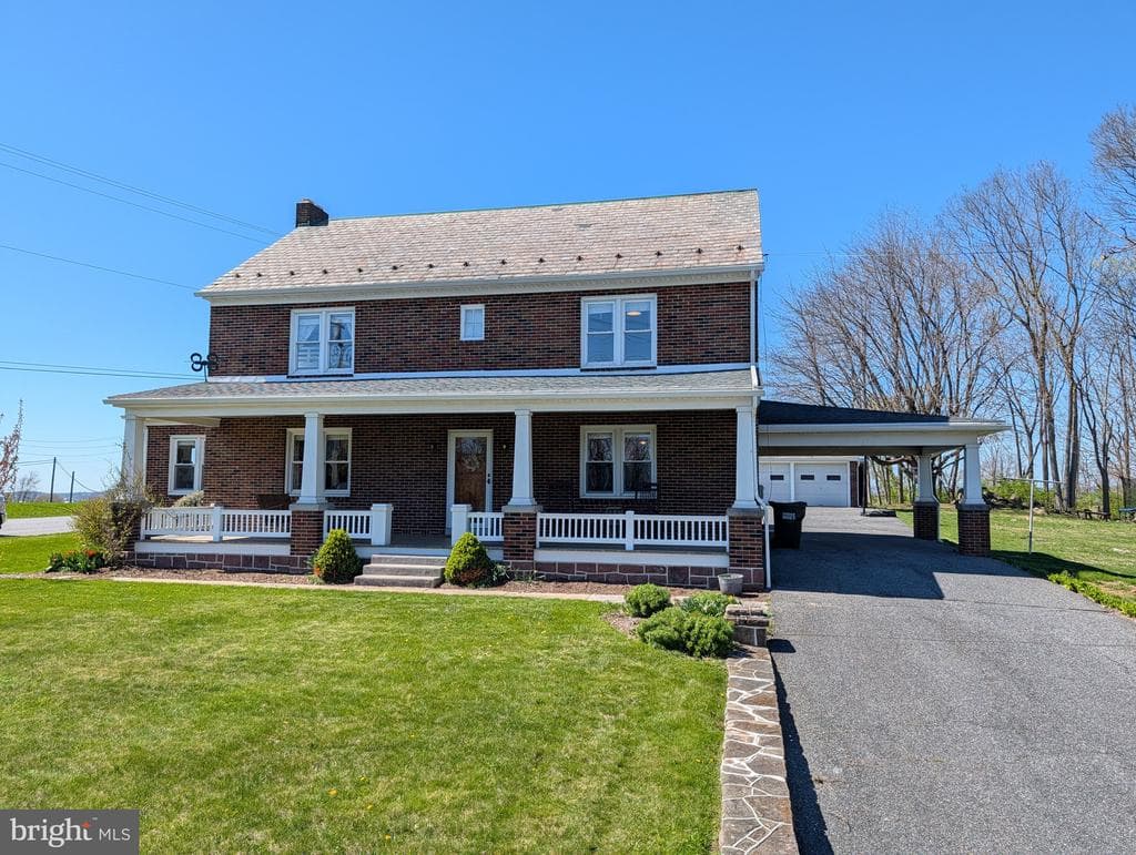 663 Wide Hollow Road photo 1