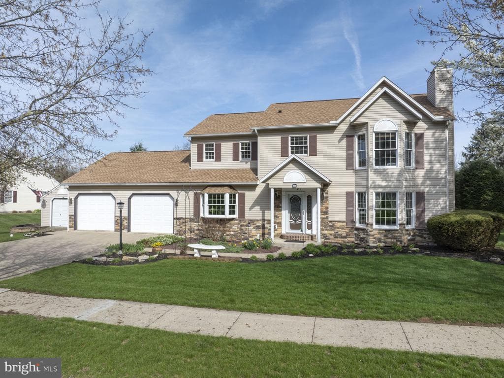 411 Gregory Lane photo 1