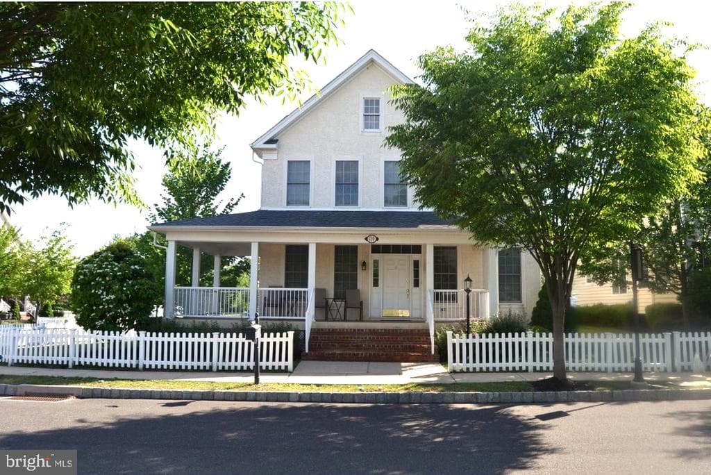 410 Dornishwood Place photo 1
