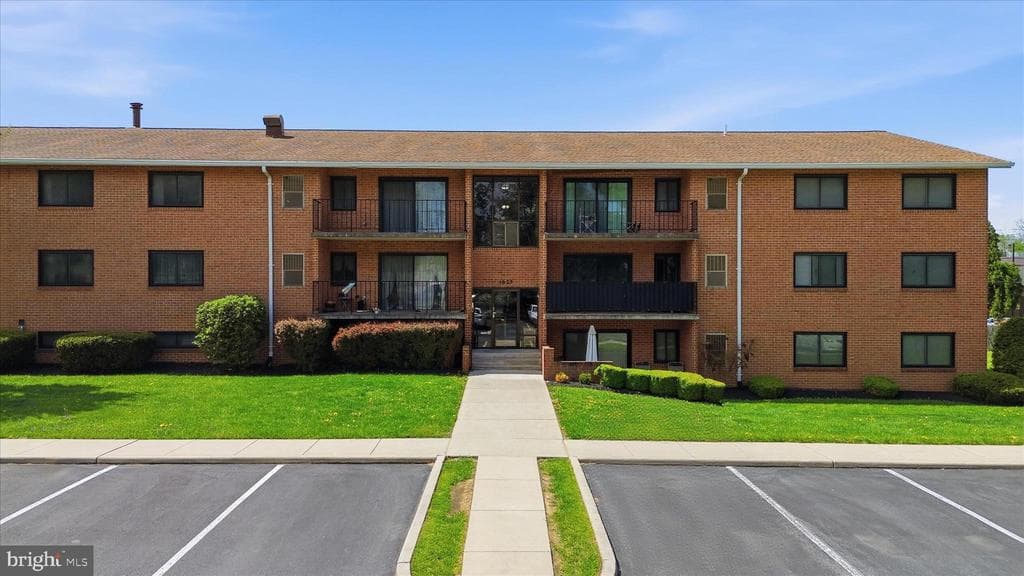 1635 Edgewood Place #201 photo 1