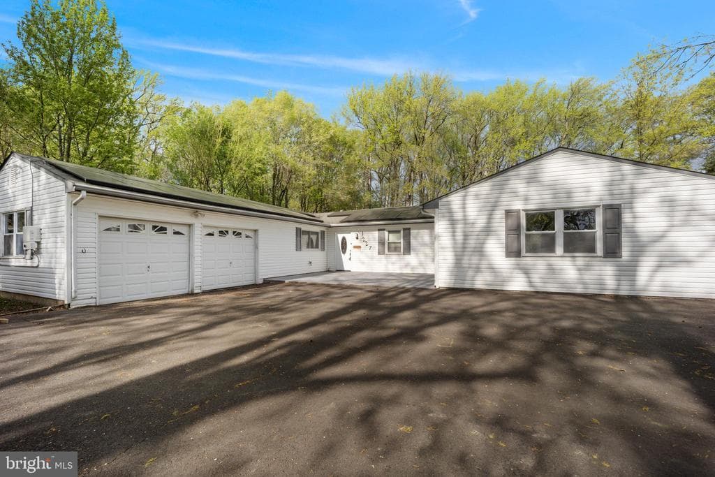 1227 Lavender Road photo 1