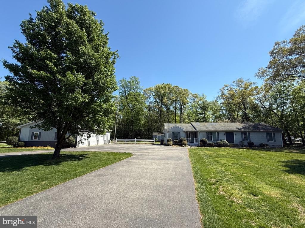 22889 Hog Creek Road photo 1