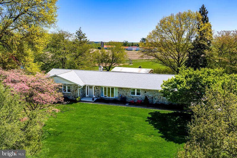 3947 Street Road photo 1