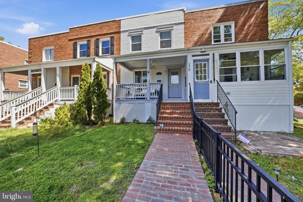 236 Wesmond Drive photo 1