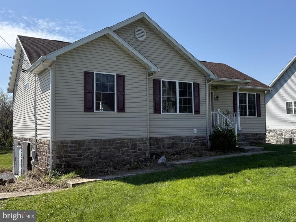 9085 Anthony Highway photo 1
