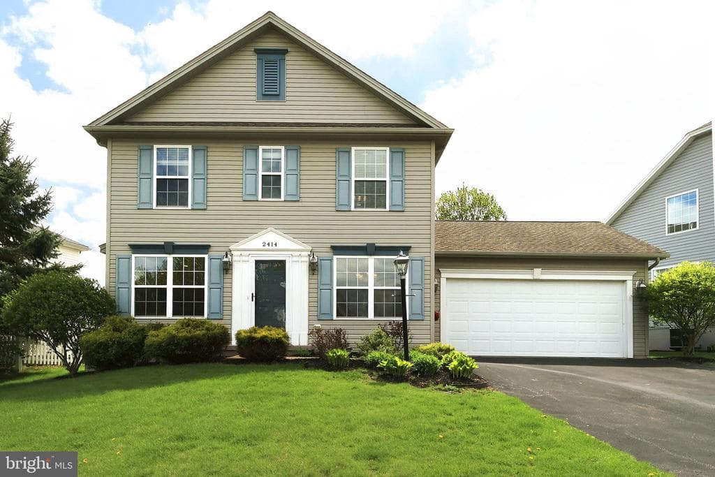 2414 Autumnwood Drive photo 1