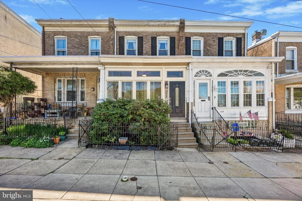 311 Krams Avenue photo 1