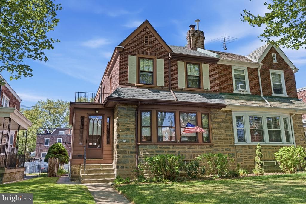 724 Longshore Avenue photo 1