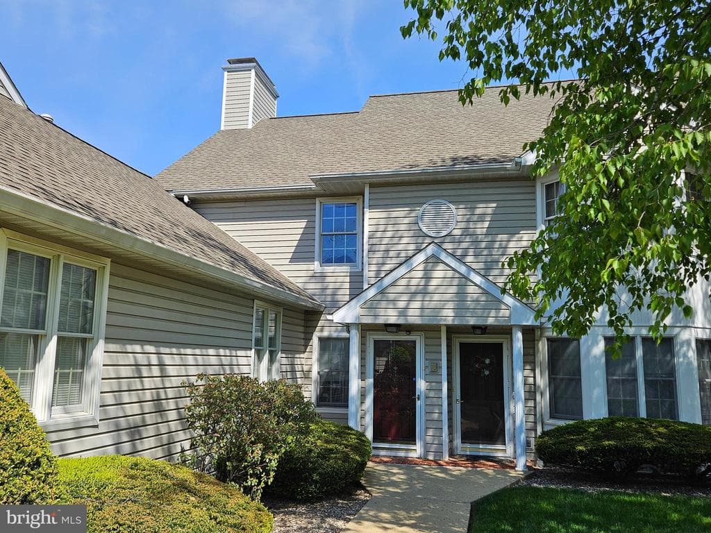3257 Garfield Avenue photo 1
