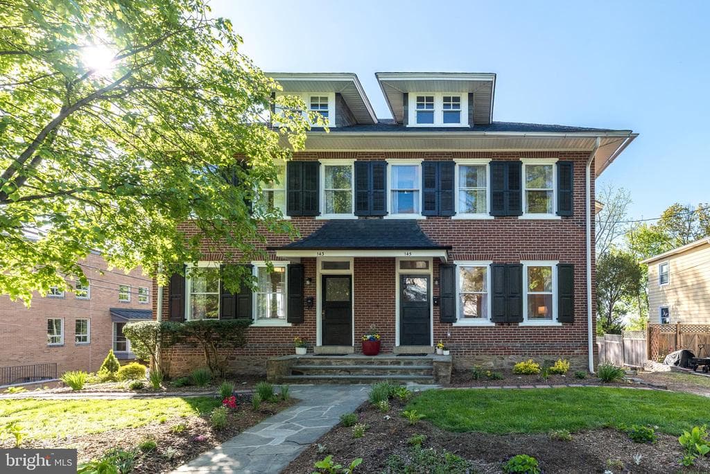 143 Mechanics Street photo 1